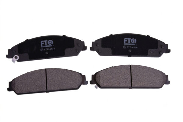 Front Brake Pad CHRYSLER 300C 20042012
